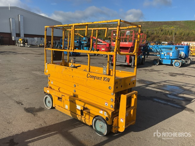 2015 Haulotte Compact 10N Electric Scissor Lift - Nacelle ciseaux: photos 4 2015 Haulotte Compact 10N Electric Scissor Lift - Nacelle ciseaux: photos 4