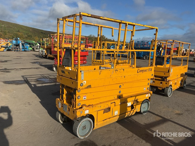 2015 Haulotte Compact 10N Electric Scissor Lift - Nacelle ciseaux: photos 2 2015 Haulotte Compact 10N Electric Scissor Lift - Nacelle ciseaux: photos 2
