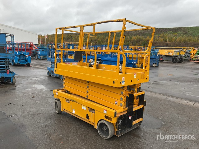 2015 Haulotte Compact 12 Electric Scissor Lift - Nacelle ciseaux: photos 4 2015 Haulotte Compact 12 Electric Scissor Lift - Nacelle ciseaux: photos 4