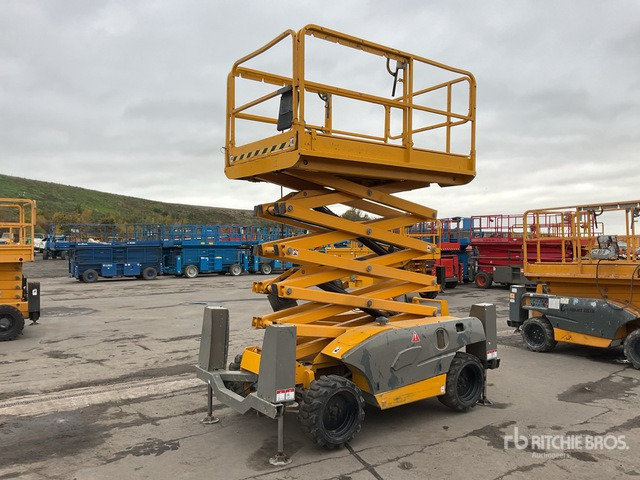 2015 Haulotte Compact 12DX 4x4 Diesel Scissor Lift - Nacelle ciseaux: photos 1 2015 Haulotte Compact 12DX 4x4 Diesel Scissor Lift - Nacelle ciseaux: photos 1