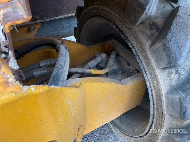 2015 Haulotte Compact 12DX 4x4 Diesel Scissor Lift - Nacelle ciseaux: photos 5 2015 Haulotte Compact 12DX 4x4 Diesel Scissor Lift - Nacelle ciseaux: photos 5