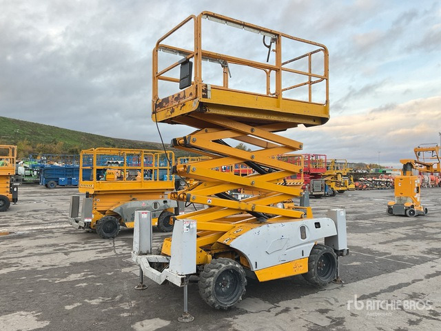 2015 Haulotte Compact 12DX 4x4 Diesel Scissor Lift - Nacelle ciseaux: photos 1 2015 Haulotte Compact 12DX 4x4 Diesel Scissor Lift - Nacelle ciseaux: photos 1