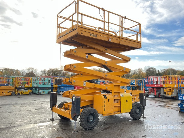 2015 Haulotte H18SX 4x4 Diesel Scissor Lift - Nacelle ciseaux: photos 2 2015 Haulotte H18SX 4x4 Diesel Scissor Lift - Nacelle ciseaux: photos 2