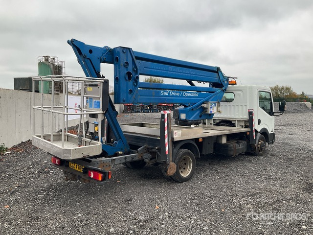 2015 Nissan Cabstar NT400 2015 CTE ZED 21.2JH 20 m on 4x2 Bucket Truck - Camion avec nacelle: photos 4 2015 Nissan Cabstar NT400 2015 CTE ZED 21.2JH 20 m on 4x2 Bucket Truck - Camion avec nacelle: photos 4