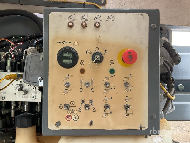 2015 Skyjack SJ51AJ 4WD Diesel Articulating Boom Lift - Nacelle articulée: photos 5 2015 Skyjack SJ51AJ 4WD Diesel Articulating Boom Lift - Nacelle articulée: photos 5