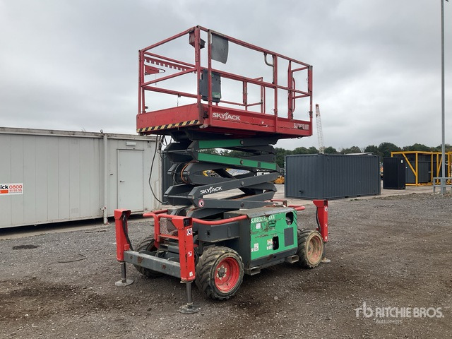 2016 Skyjack SJ6832RT 4x4 Diesel Scissor Lift - Nacelle ciseaux: photos 2 2016 Skyjack SJ6832RT 4x4 Diesel Scissor Lift - Nacelle ciseaux: photos 2