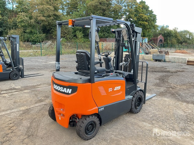 2023 Doosan B25X-7 PLUS 2023 Doosan B25X-7 PLUS 2500 kg Electric Forklift - (Unused) Electric Forklift - Chariot élévateur électrique: photos 3 2023 Doosan B25X-7 PLUS 2023 Doosan B25X-7 PLUS 2500 kg Electric Forklift - (Unused) Electric Forklift - Chariot élévateur électrique: photos 3