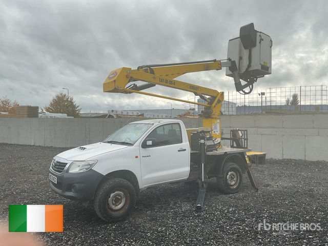 Toyota Hilux Bucket Truck - Camion avec nacelle: photos 2 Toyota Hilux Bucket Truck - Camion avec nacelle: photos 2