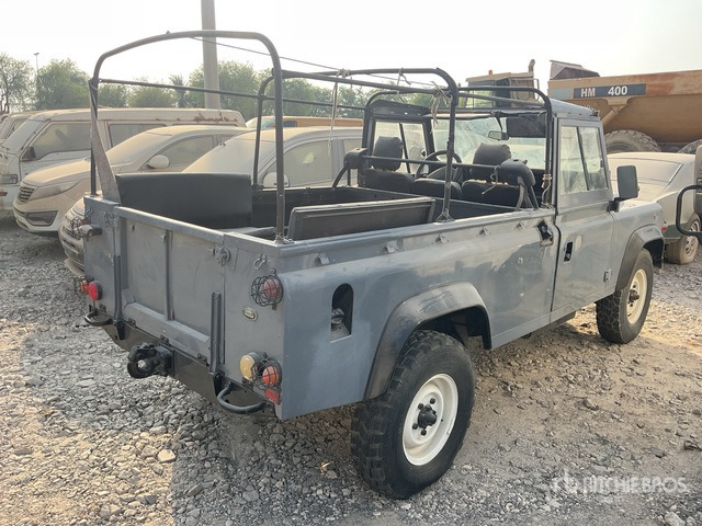 1996 Land Rover 110 4x4 (Inoperable) Pickup - Pick-up: photos 3 1996 Land Rover 110 4x4 (Inoperable) Pickup - Pick-up: photos 3