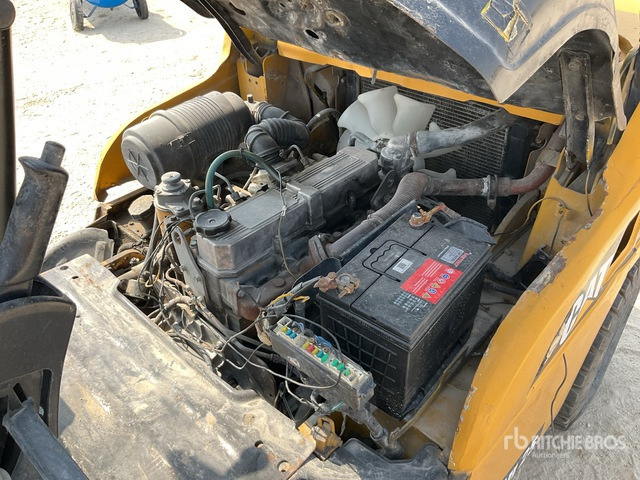 2010 Cat DP25NT 2.5 ton Forklift - Chariot élévateur diesel: photos 5 2010 Cat DP25NT 2.5 ton Forklift - Chariot élévateur diesel: photos 5