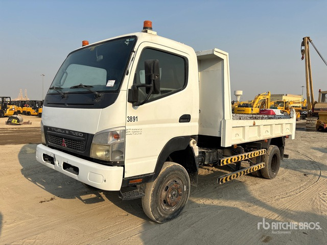 2010 Mitsubishi Canter 4x4 S/A Dump Truck - Camion benne: photos 1 2010 Mitsubishi Canter 4x4 S/A Dump Truck - Camion benne: photos 1