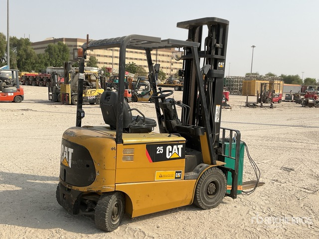 2014 Cat EP25K-PAC 2.5 ton Electric Forklift - Chariot élévateur électrique: photos 4 2014 Cat EP25K-PAC 2.5 ton Electric Forklift - Chariot élévateur électrique: photos 4
