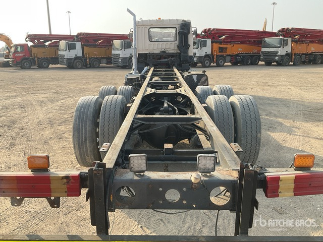 2014 FAW CA1313P 8x4 Twin-Steer Cab and Chassis - Châssis cabine: photos 5 2014 FAW CA1313P 8x4 Twin-Steer Cab and Chassis - Châssis cabine: photos 5