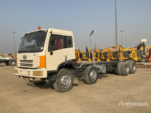 2014 FAW CA1313P 8x4 Twin-Steer Cab and Chassis - Châssis cabine: photos 2 2014 FAW CA1313P 8x4 Twin-Steer Cab and Chassis - Châssis cabine: photos 2