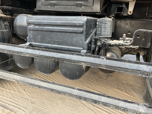 2014 Hyundai HD370 8x4 Twin-Steer Tri/A Dump Truck - Camion benne: photos 4 2014 Hyundai HD370 8x4 Twin-Steer Tri/A Dump Truck - Camion benne: photos 4
