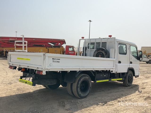 2014 Mitsubishi 4x2 Crew Cab Flatbed Truck - Camion plateau: photos 4 2014 Mitsubishi 4x2 Crew Cab Flatbed Truck - Camion plateau: photos 4