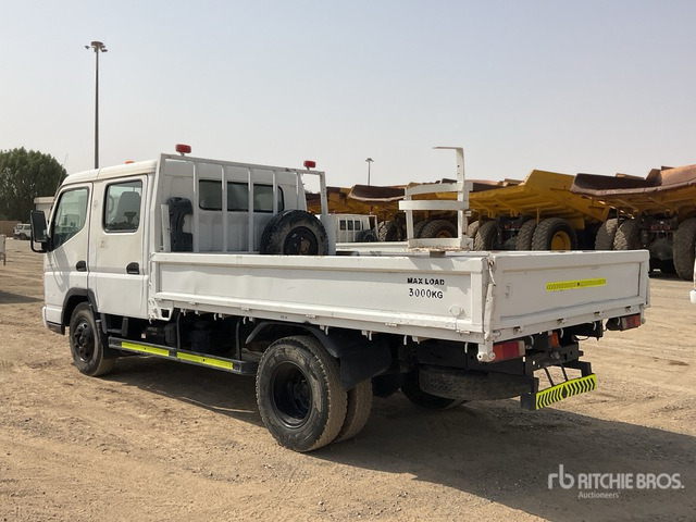 2014 Mitsubishi 4x2 Crew Cab Flatbed Truck - Camion plateau: photos 3 2014 Mitsubishi 4x2 Crew Cab Flatbed Truck - Camion plateau: photos 3