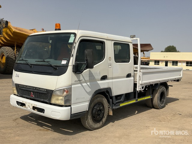 2014 Mitsubishi Canter 4x2 Crew Cab Flatbed Truck - Camion plateau: photos 2 2014 Mitsubishi Canter 4x2 Crew Cab Flatbed Truck - Camion plateau: photos 2