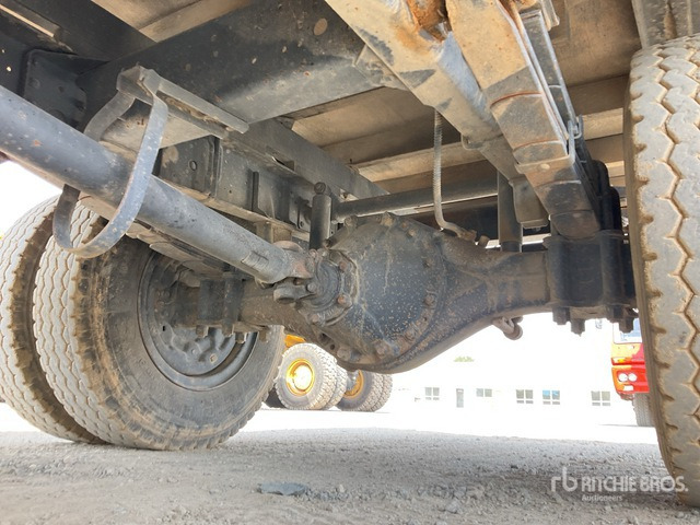 2014 Mitsubishi Canter 4x2 Crew Cab Flatbed Truck - Camion plateau: photos 5 2014 Mitsubishi Canter 4x2 Crew Cab Flatbed Truck - Camion plateau: photos 5