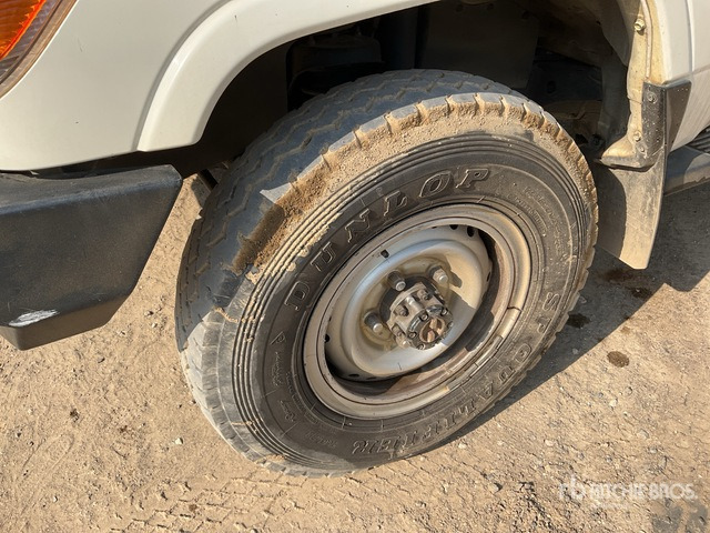 2016 Toyota Land Cruiser 76R 4x4 SUV - SUV: photos 4 2016 Toyota Land Cruiser 76R 4x4 SUV - SUV: photos 4