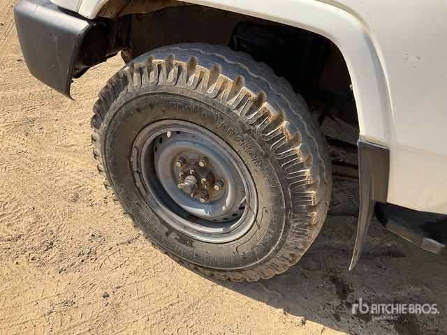 2016 Toyota Land Cruiser 78R 4x4 SUV - SUV: photos 5 2016 Toyota Land Cruiser 78R 4x4 SUV - SUV: photos 5