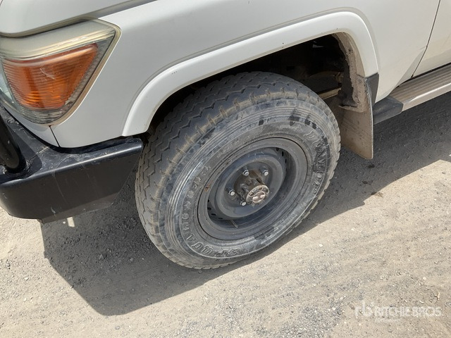 2018 Toyota Land Cruiser 76L 4x4 SUV - SUV: photos 5 2018 Toyota Land Cruiser 76L 4x4 SUV - SUV: photos 5