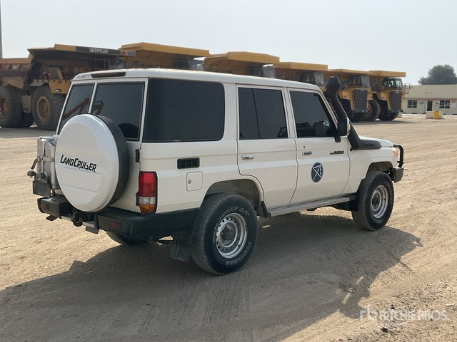 2021 Toyota Land Cruiser 76L 4x4 SUV - SUV: photos 3 2021 Toyota Land Cruiser 76L 4x4 SUV - SUV: photos 3