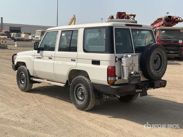 2021 Toyota Land Cruiser 76L 4x4 SUV - SUV: photos 3 2021 Toyota Land Cruiser 76L 4x4 SUV - SUV: photos 3