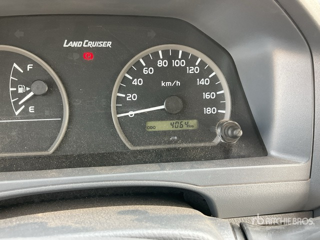 2023 Toyota Land Cruiser 76L 4x4 SUV - SUV: photos 2 2023 Toyota Land Cruiser 76L 4x4 SUV - SUV: photos 2