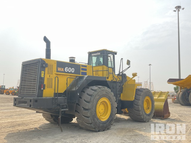 Komatsu WA600-6 - Chargeuse sur pneus: photos 3 Komatsu WA600-6 - Chargeuse sur pneus: photos 3