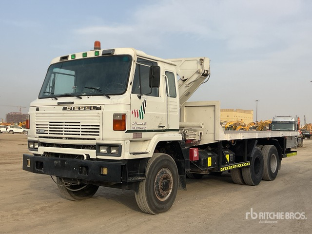 Nissan TF20 - Camion plateau, Camion grue: photos 2 Nissan TF20 - Camion plateau, Camion grue: photos 2