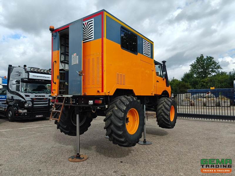 Mercedes-Benz Unimog 1300L 4x4 Handgeschakeld - GeslotenBak - PTO - Hydr. steunpoten - Webasto - SondeerWagen - Camion: photos 2 Mercedes-Benz Unimog 1300L 4x4 Handgeschakeld - GeslotenBak - PTO - Hydr. steunpoten - Webasto - SondeerWagen - Camion: photos 2