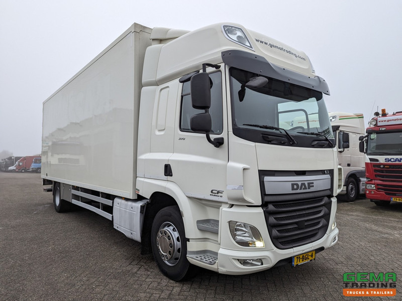 DAF CF 370 FA 4x2 Spacecab Euro6 - GeslotenBak 8.2M + Laadklep 2000kg - HardHouten vloer - 10/2025APK - Camion fourgon: photos 5 DAF CF 370 FA 4x2 Spacecab Euro6 - GeslotenBak 8.2M + Laadklep 2000kg - HardHouten vloer - 10/2025APK - Camion fourgon: photos 5