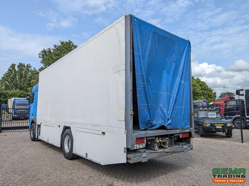 DAF XF95.430 4x2 Spacecab Euro2 - Retarder - Geslotenbak 7.7m - Handgeschakeld - Vangmuil - Camion fourgon: photos 4 DAF XF95.430 4x2 Spacecab Euro2 - Retarder - Geslotenbak 7.7m - Handgeschakeld - Vangmuil - Camion fourgon: photos 4