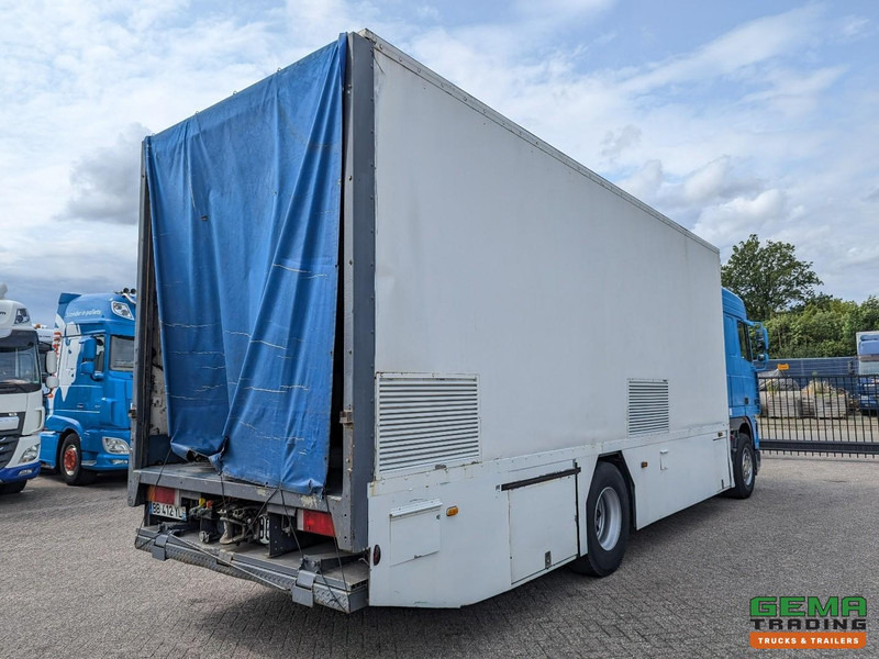 DAF XF95.430 4x2 Spacecab Euro2 - Retarder - Geslotenbak 7.7m - Handgeschakeld - Vangmuil - Camion fourgon: photos 3 DAF XF95.430 4x2 Spacecab Euro2 - Retarder - Geslotenbak 7.7m - Handgeschakeld - Vangmuil - Camion fourgon: photos 3