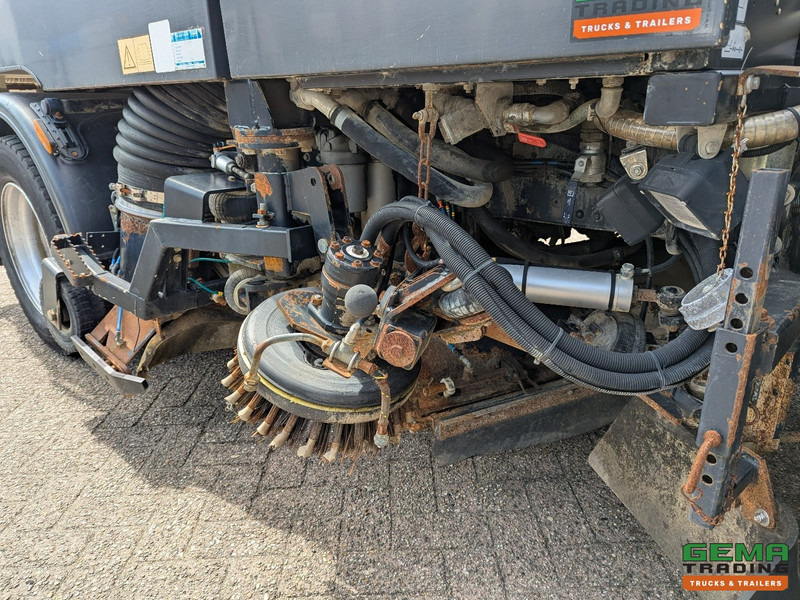 Balayeuse de voirie Iveco 140E21 4x2 Dagcab Euro3 - Schmidt SK500R - Hydrostaat: photos 10