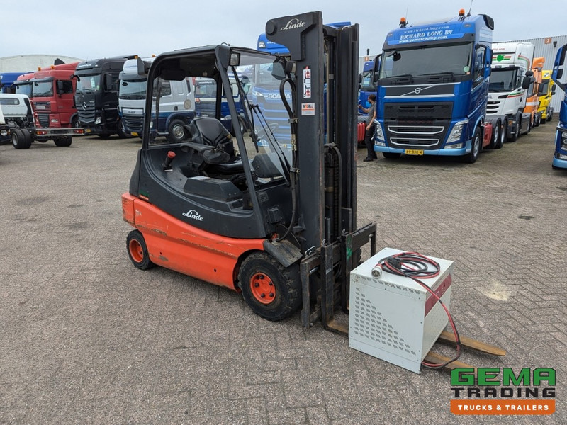 Linde E30 02 - 4058 uur - Duplex Mast - Volrubber Banden - Eurotron 80V-80A Oplader (M34) en leasing occasion Linde E30 02 - 4058 uur - Duplex Mast - Volrubber Banden - Eurotron 80V-80A Oplader (M34): photos 15