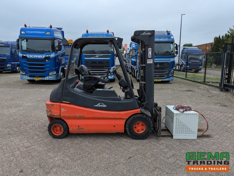 Linde E30 02 - 4058 uur - Duplex Mast - Volrubber Banden - Eurotron 80V-80A Oplader (M34) en leasing occasion Linde E30 02 - 4058 uur - Duplex Mast - Volrubber Banden - Eurotron 80V-80A Oplader (M34): photos 11