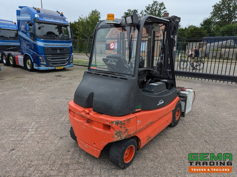 Linde E30 02 - 4058 uur - Duplex Mast - Volrubber Banden - Eurotron 80V-80A Oplader (M34) en leasing occasion Linde E30 02 - 4058 uur - Duplex Mast - Volrubber Banden - Eurotron 80V-80A Oplader (M34): photos 16