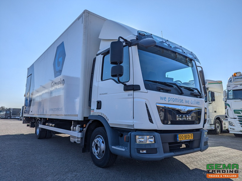 MAN TGL 12.220 4x2 Dagcab Euro6B - Geslotenbak 7.2m + Laadklep 1500KG - Zij deur- 09/2025APK - Camion fourgon: photos 2 MAN TGL 12.220 4x2 Dagcab Euro6B - Geslotenbak 7.2m + Laadklep 1500KG - Zij deur- 09/2025APK - Camion fourgon: photos 2