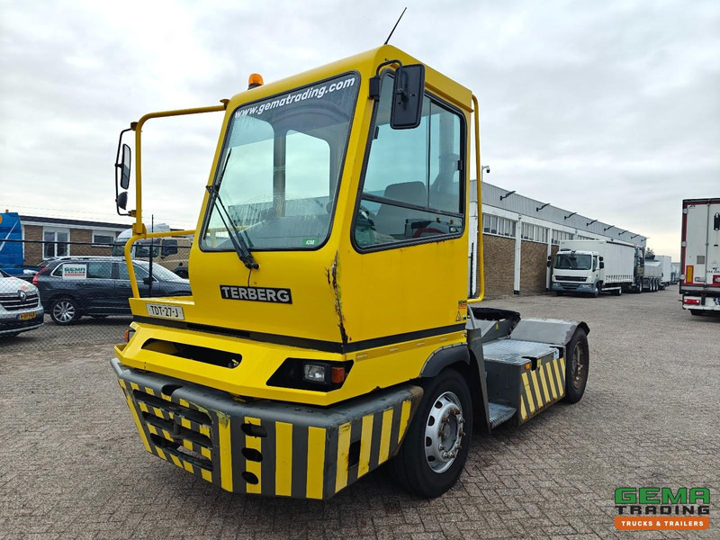 Terberg YT182 Allison - Schotel 30T - Naafreductie - Cummins - Landbouw Kenteken 40km/h - Tracteur portuaire: photos 1 Terberg YT182 Allison - Schotel 30T - Naafreductie - Cummins - Landbouw Kenteken 40km/h - Tracteur portuaire: photos 1