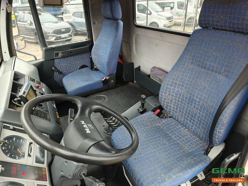 MAN LE 10.220 4x2 Dagcabine Euro3 - Handgeschakeld - Analoge Tachograaf - 195.000km - Tracteur routier: photos 5 MAN LE 10.220 4x2 Dagcabine Euro3 - Handgeschakeld - Analoge Tachograaf - 195.000km - Tracteur routier: photos 5