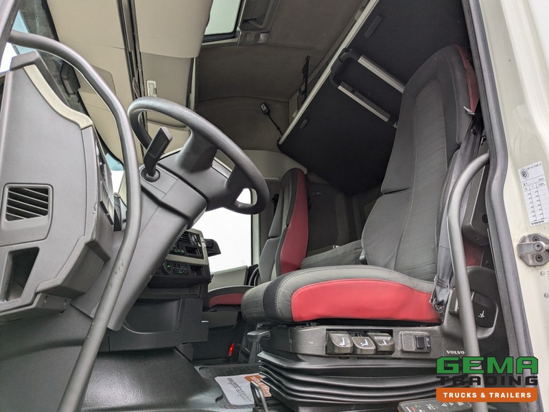 Volvo FH420 4x2 Euro6 FH420 4x2 Globetrotter Euro6 - XLOW / Mega - VEB+ - Double Tanks - Air Suspension (T1540) - Tracteur routier: photos 5 Volvo FH420 4x2 Euro6 FH420 4x2 Globetrotter Euro6 - XLOW / Mega - VEB+ - Double Tanks - Air Suspension (T1540) - Tracteur routier: photos 5