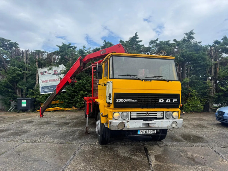 DAF 2300 4X2 Platform + Crane Spring/Spring German truck - Camion plateau: photos 1 DAF 2300 4X2 Platform + Crane Spring/Spring German truck - Camion plateau: photos 1
