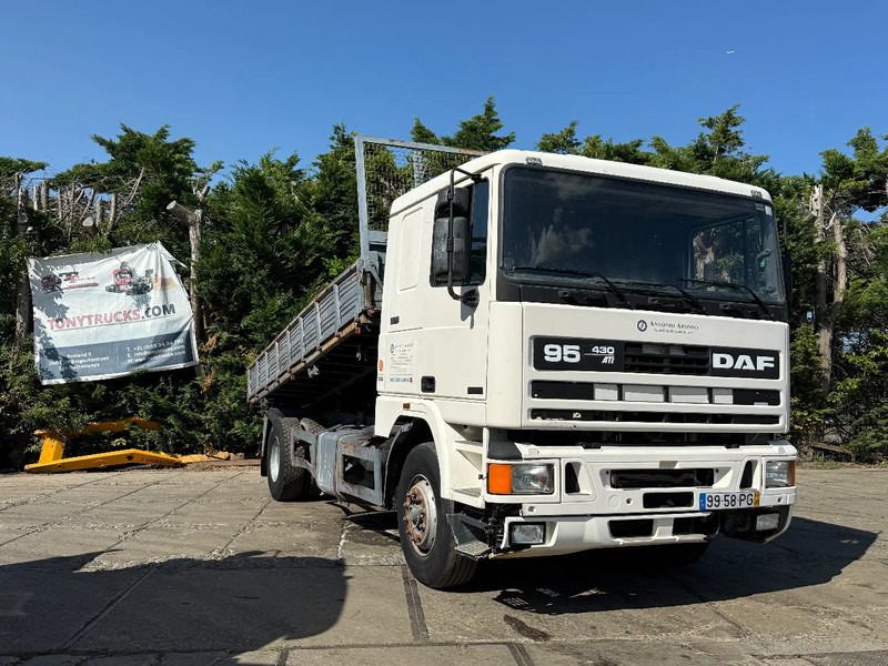DAF 95.430 ATI 4X2 Tipper SPRING/AIR ZF MAN GEARBOX - Camion benne: photos 1 DAF 95.430 ATI 4X2 Tipper SPRING/AIR ZF MAN GEARBOX - Camion benne: photos 1