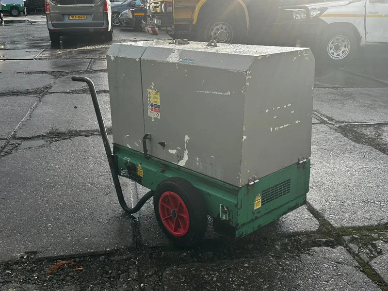 Harrington HRD060D 6 KVA GENERATOR 110V+230V - Groupe électrogène: photos 4 Harrington HRD060D 6 KVA GENERATOR 110V+230V - Groupe électrogène: photos 4