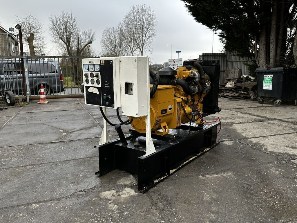 Olympian 60KVA Generator 3 Phase Olympian 60KVA Generator 3 Phase - Groupe électrogène: photos 2 Olympian 60KVA Generator 3 Phase Olympian 60KVA Generator 3 Phase - Groupe électrogène: photos 2
