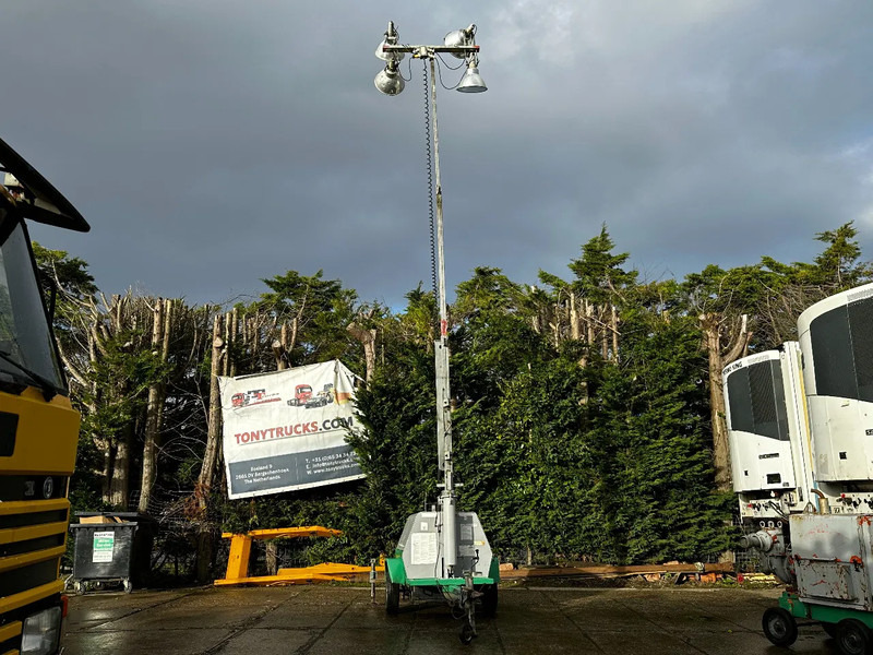 Terex AL4050 Towerlight 4X1000 Watt Lights - Mat d'éclairage: photos 1 Terex AL4050 Towerlight 4X1000 Watt Lights - Mat d'éclairage: photos 1