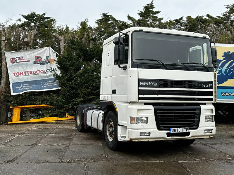 DAF XF 95.380 4X2 Tractor-unit Spring/Air ZF Manual Euro2 PTO - Tracteur routier: photos 1 DAF XF 95.380 4X2 Tractor-unit Spring/Air ZF Manual Euro2 PTO - Tracteur routier: photos 1