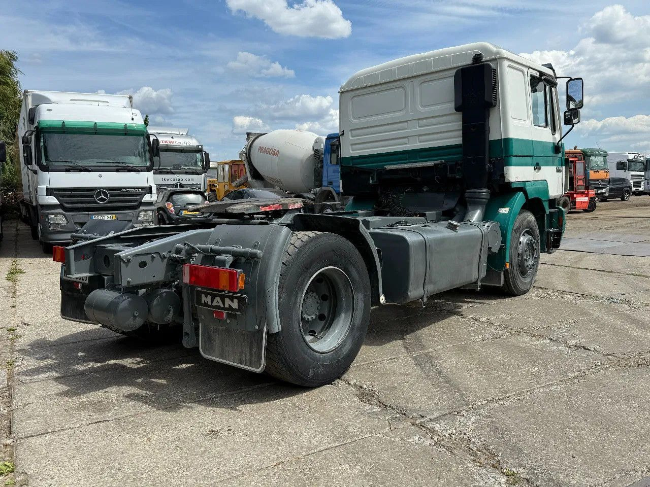 MAN 19.403 4X2 Tractor-unit Spring/Air ZF Manual Gea - Tracteur routier: photos 4 MAN 19.403 4X2 Tractor-unit Spring/Air ZF Manual Gea - Tracteur routier: photos 4